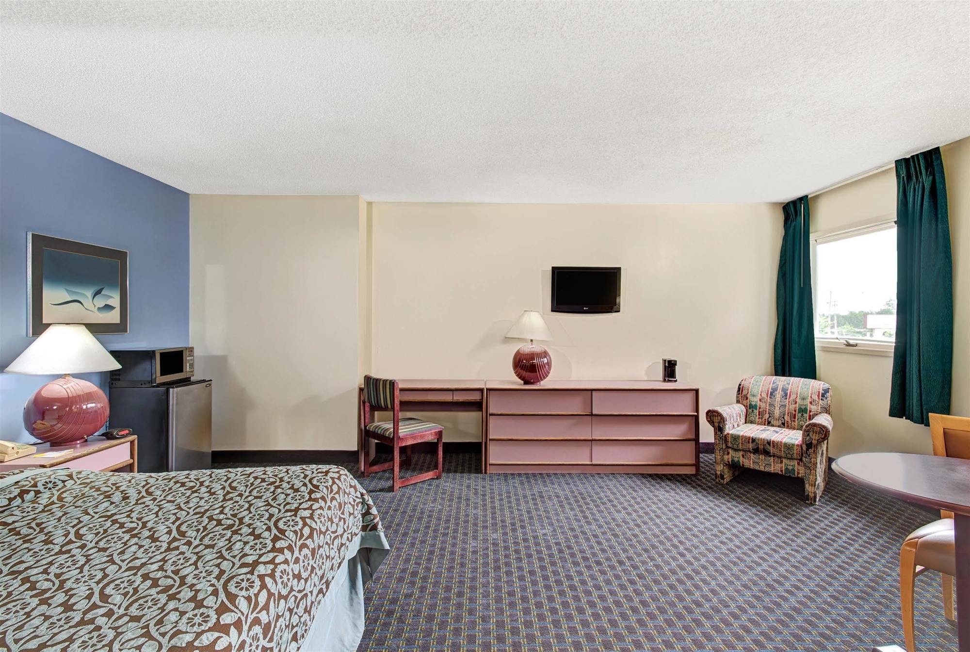 Days Inn By Wyndham Shrewsbury Worcester מראה חיצוני תמונה