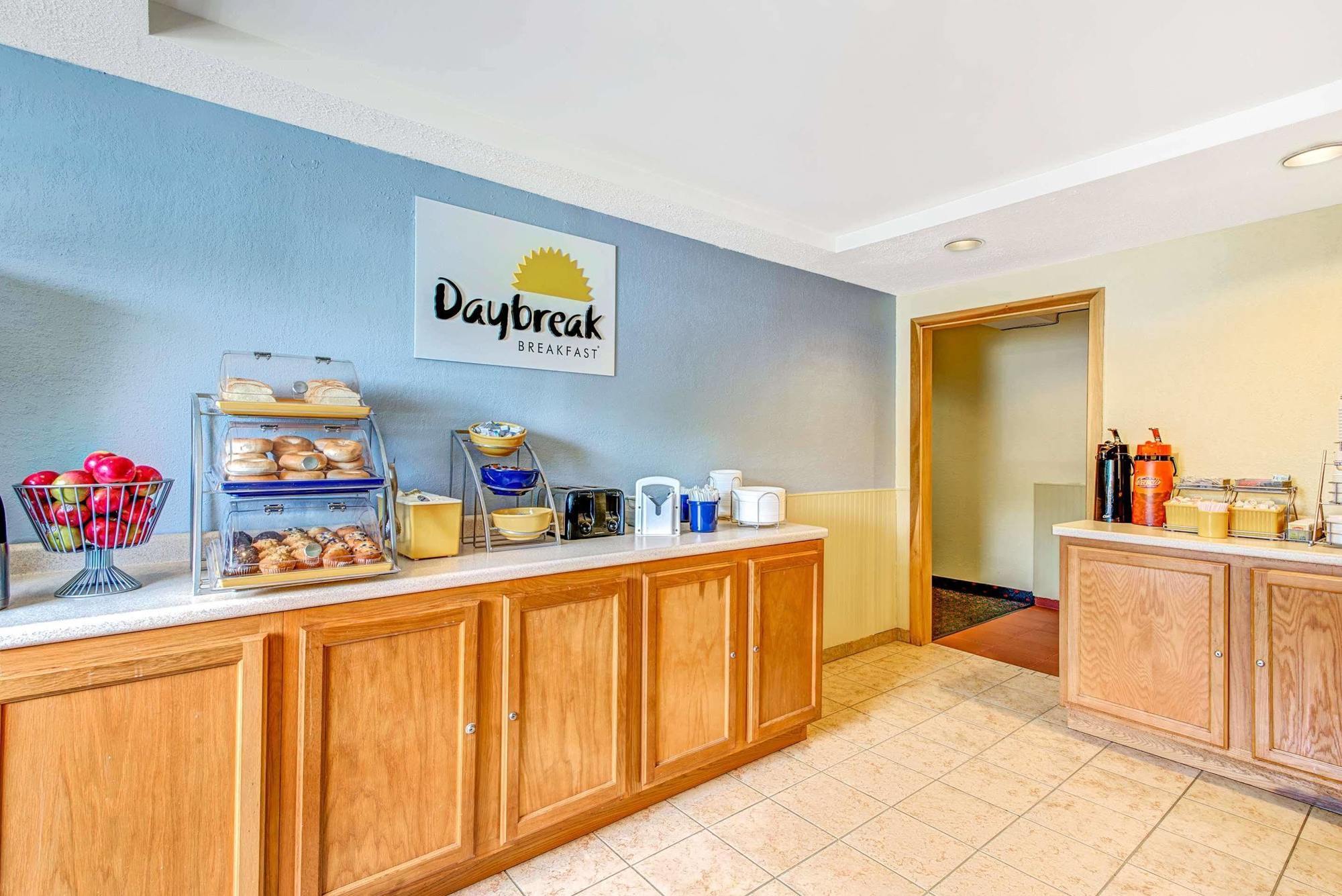 Days Inn By Wyndham Shrewsbury Worcester מראה חיצוני תמונה